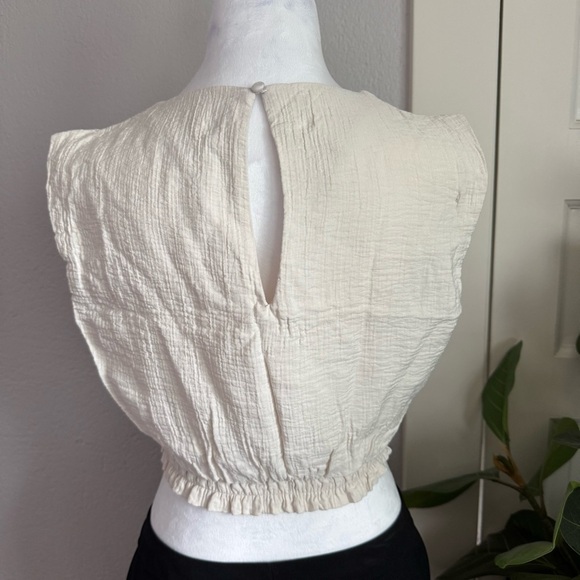 A New Day Cream Smocked Crop Blouse Sleeveless - Picture 4 of 8